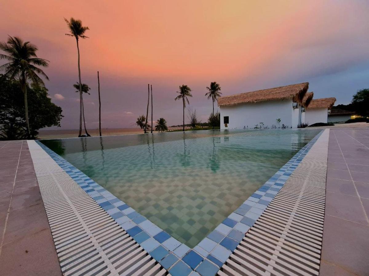 Luna Koh Rong Hotel Pagoda Beach ภายนอก รูปภาพ
